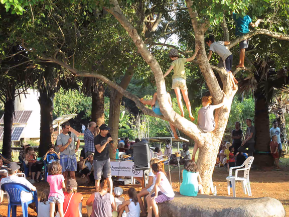 The Genius Brothers entertain the crowd