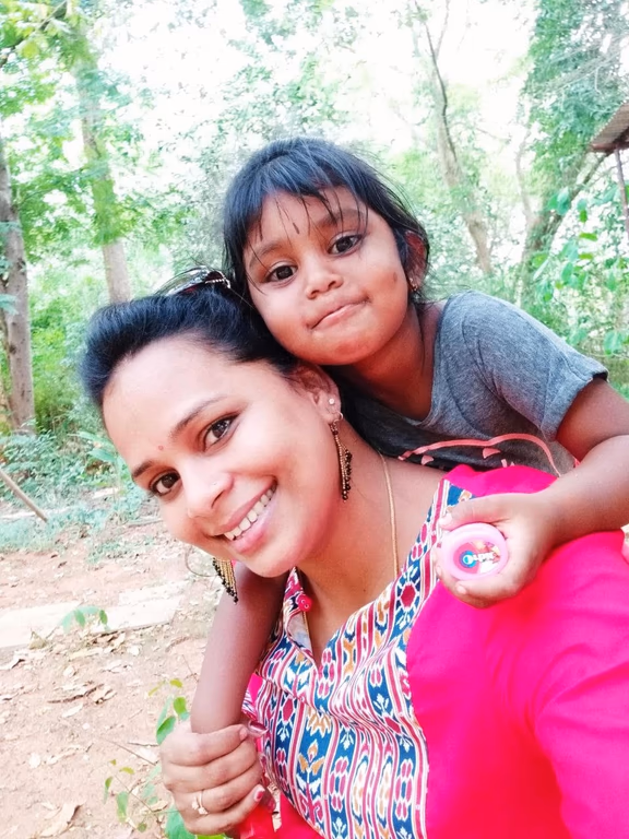 Sathiya with her daughter Tharunika