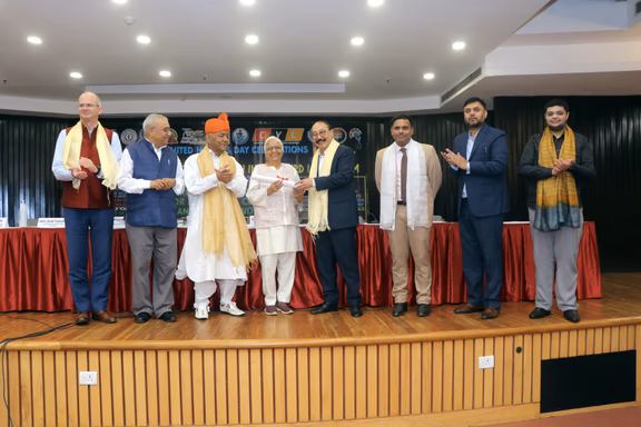 Tara Jauhar receiving Lifetime Achievement Award